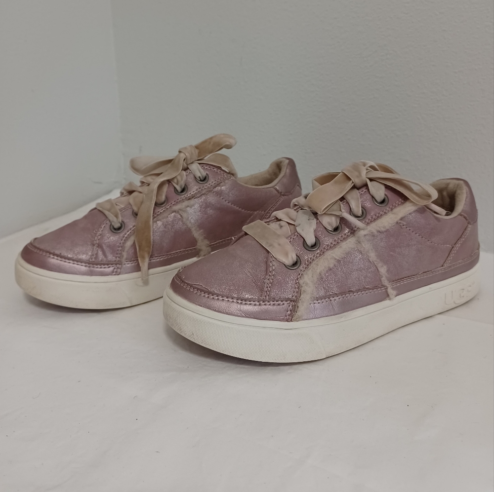 UGG Cameo pink Metallic Faux leather sneaker lace-up size 2 Girls